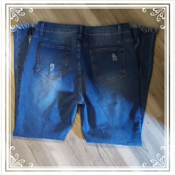 Trendy Skull Design Distressed Straight Leg Fringed Denim Jeans Sz XL - Picture 2 of 4